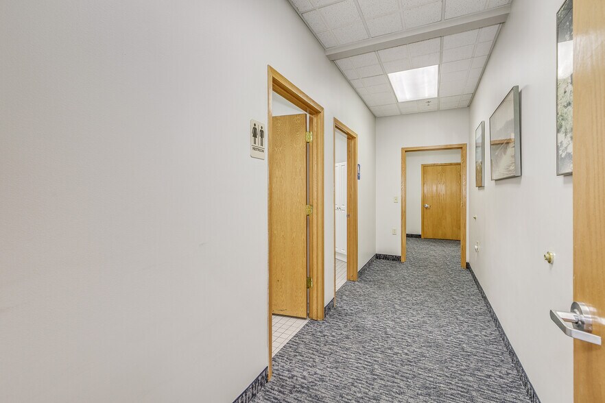 More Photos Of 10220 73rd Ave S, Maple Grove Flex For Lease