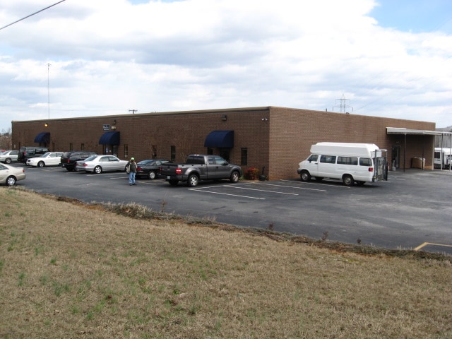 More Photos Of 108 Northeast Dr, Spartanburg Service For Lease