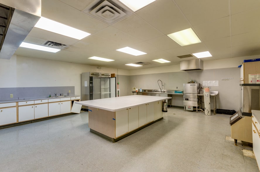 More Photos Of 1411 W Main St, League City Schools For Sale