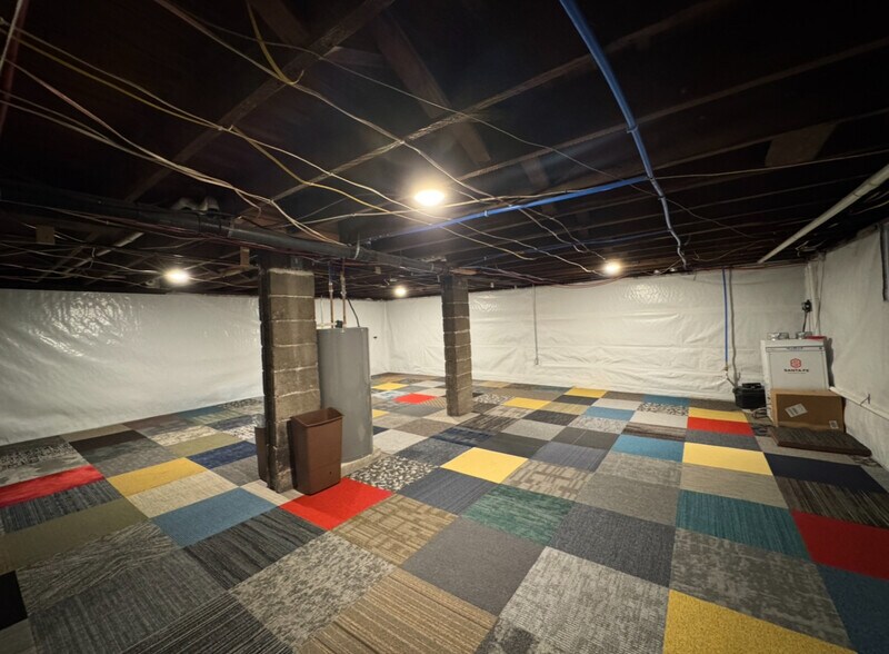 More Photos Of 11 N Meridian St, Washington Office For Sale
