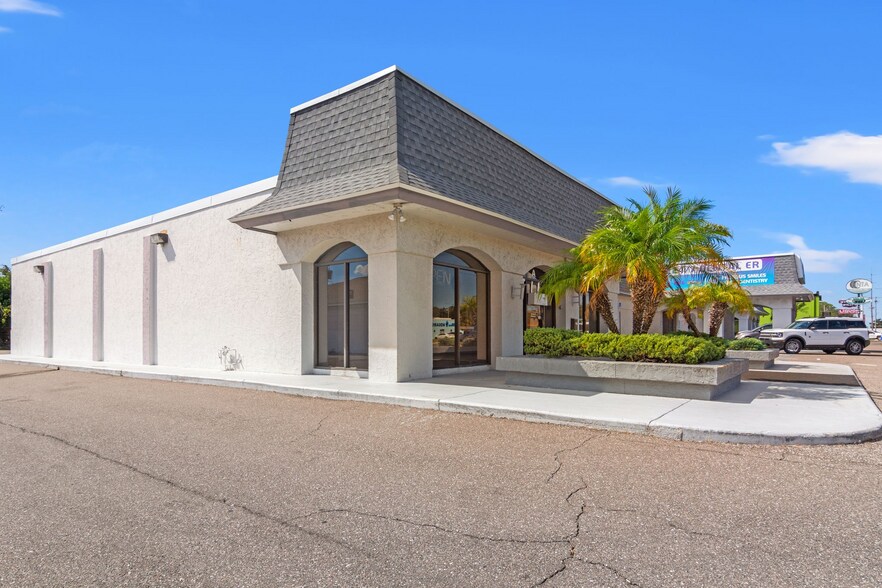 More Photos Of 7926 W Hillsborough Ave, Tampa Office For Sale