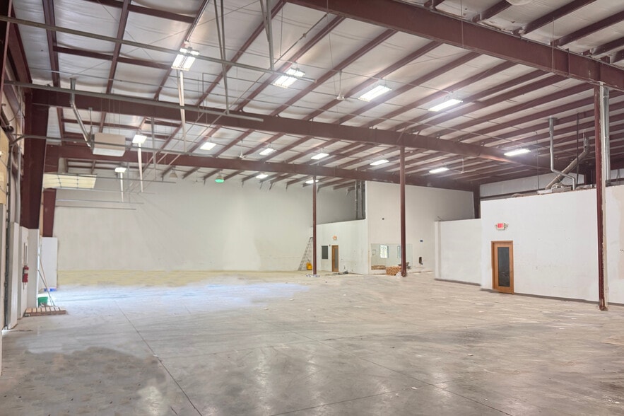More Photos Of 12305 Cary Cir, La Vista Warehouse For Lease