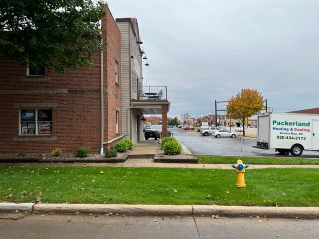 More Photos Of 303 Reid St, De Pere Restaurant For Sale