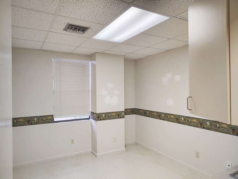 More Photos Of 1801 SE Hillmoor Dr, Port Saint Lucie Medical For Lease