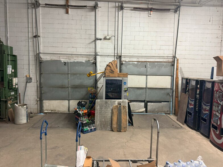 More Photos Of 70 Vincent Cir, Ivyland Warehouse For Lease