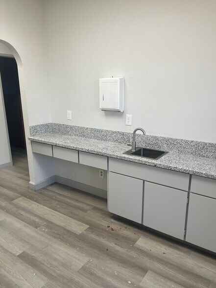 More Photos Of 4747 N 1st St, Fresno Medical For Lease