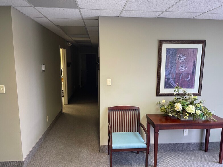 More Photos Of 1415 N Royal Ave, Evansville Flex For Lease