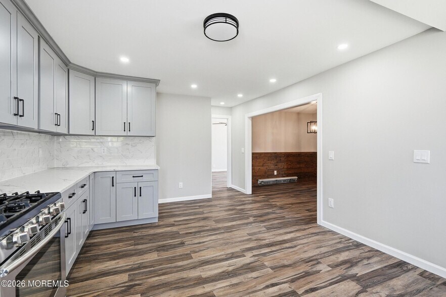 More Photos Of 75 Main St, Waretown Flex For Sale