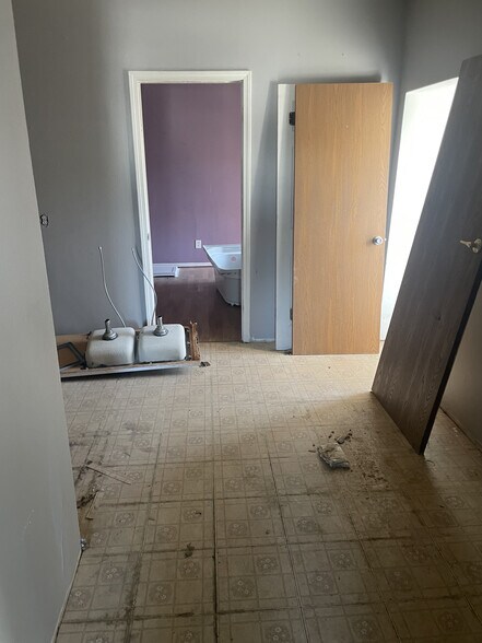 More Photos Of 900 N 2nd St, Saint Charles Storefront Retail Residential For Sale