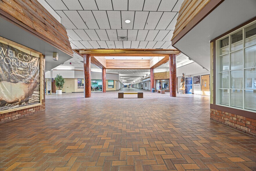 More Photos Of 1111 W Victory Way, Craig Unknown For Lease