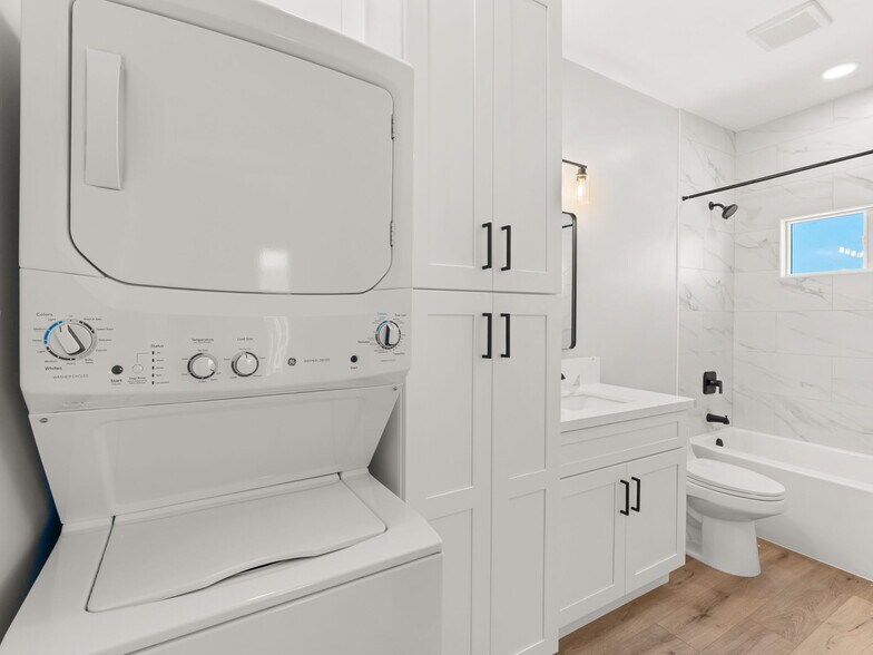 More Photos Of 438 Denby St, San Diego Multifamily For Sale