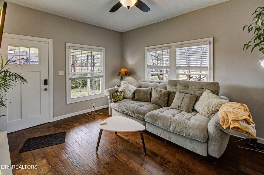 More Photos Of 2502 Harvey St, Knoxville Multifamily For Sale