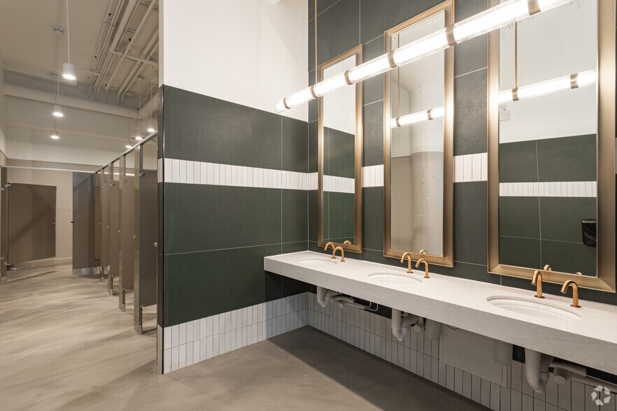 More Photos Of 4000 W Diversey Ave, Chicago Unknown For Lease