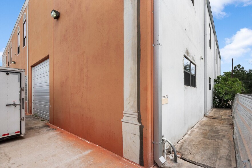 More Photos Of 1941 Spring Cypress Rd, Spring Warehouse For Sale