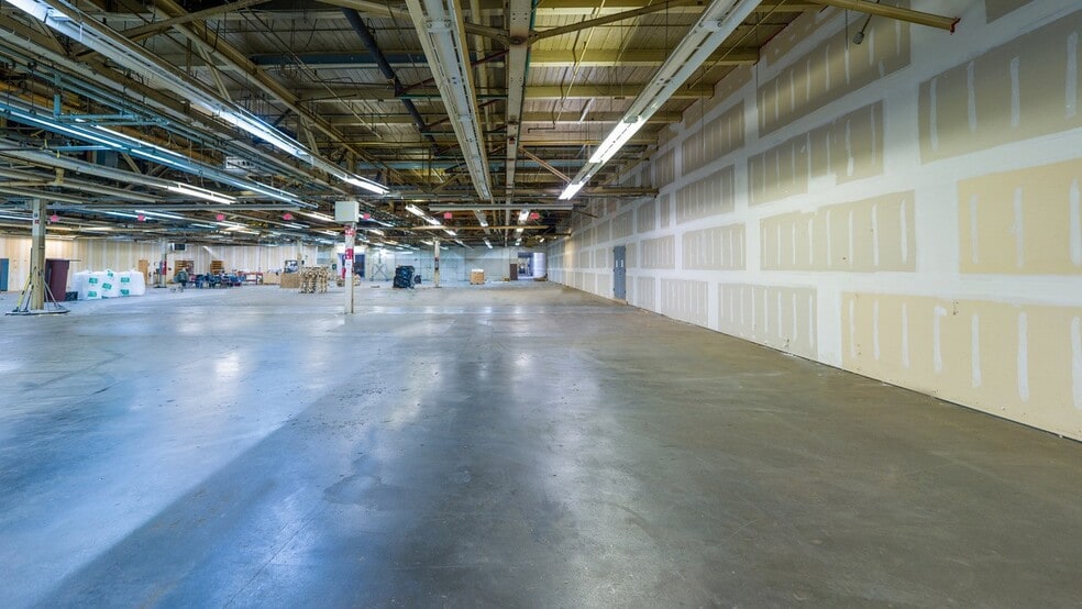 More Photos Of 128 Bingham Rd, Asheville Light Manufacturing For Lease