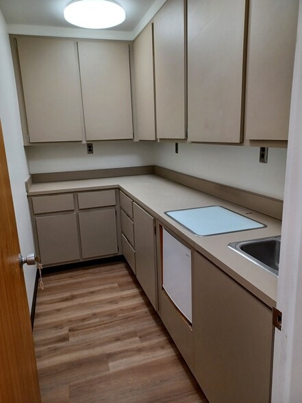 More Photos Of 32905 W 12 Mile Rd, Farmington Hills Medical For Sale