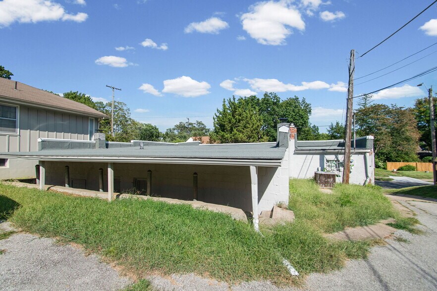 More Photos Of 7132 Main St, Kansas City Office Residential For Sale