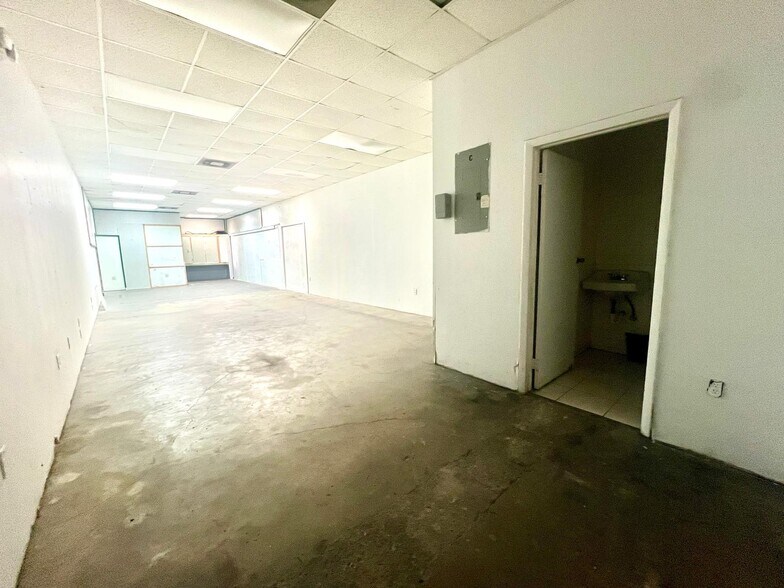 Primary Photo Of 11710 NW South River Dr, Medley Apartments For Lease