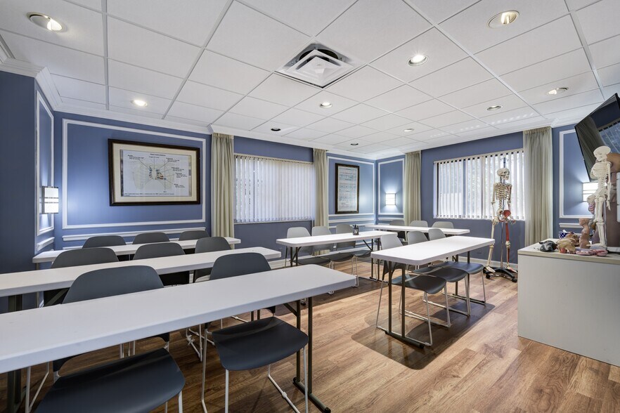 More Photos Of 2240 Palm Beach Lakes Blvd, West Palm Beach Office For Sale