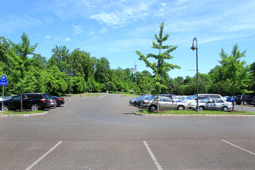 More Photos Of 400 Union Square Dr, New Hope Bar For Lease