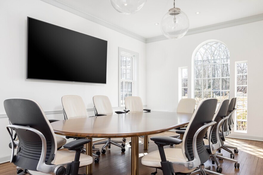 More Photos Of 453 W Main St, Huntington Coworking Space