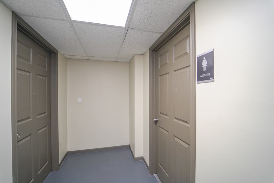 More Photos Of 808 Bob White Rd, Victoria Warehouse For Sale