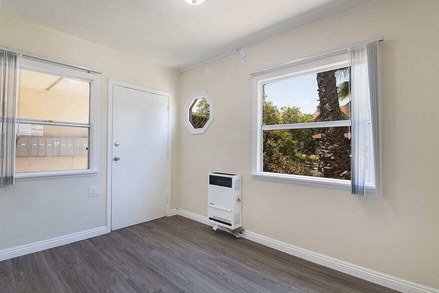 More Photos Of 1930 S Oxford Ave, Los Angeles Apartments For Sale