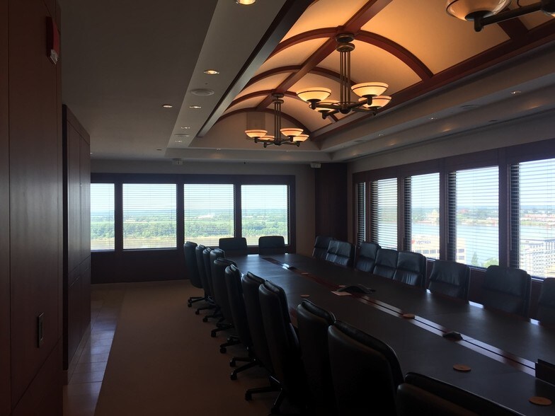 More Photos Of 16-20 NW 3rd St, Evansville Office For Lease