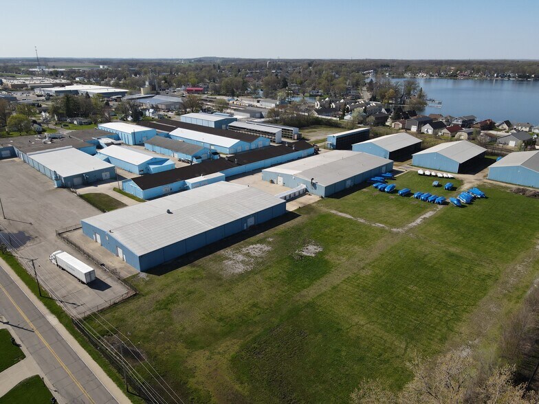 More Photos Of 300 E Chicago St, Syracuse Showroom For Lease