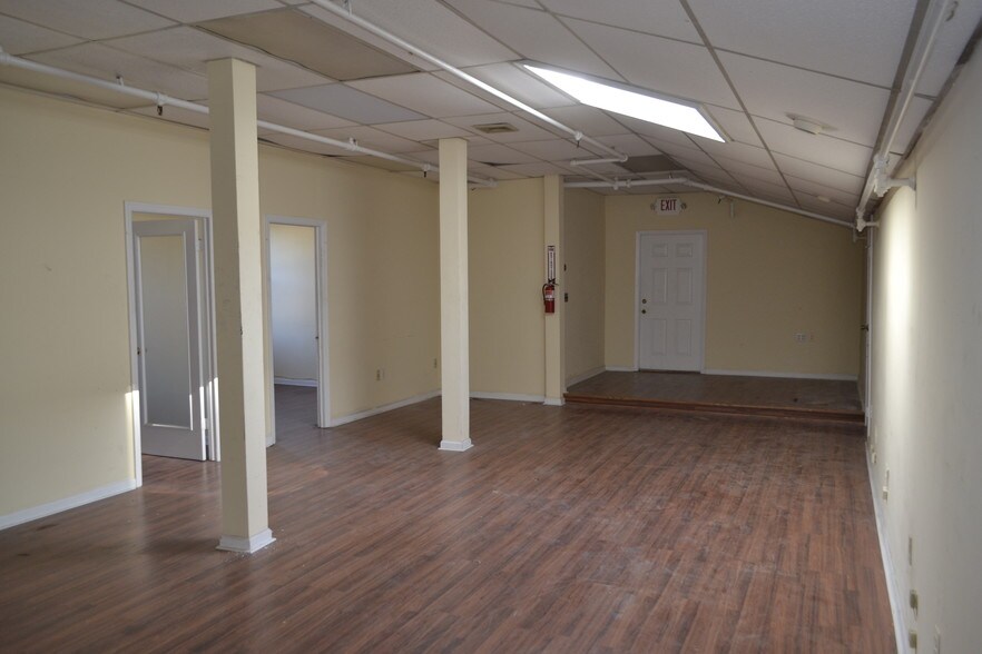 More Photos Of 2094 Boston Post Rd, Larchmont Storefront For Lease