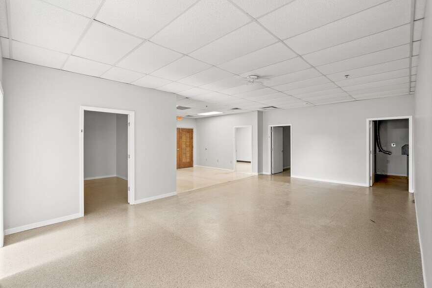 More Photos Of 8733 Highway 17 Byp S, Myrtle Beach Office For Lease