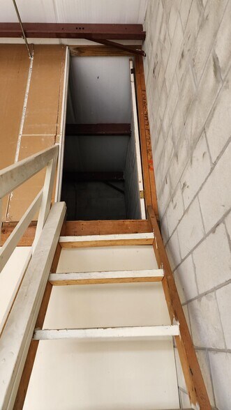 More Photos Of 1133 Industrial Blvd, Naples Manufacturing For Lease