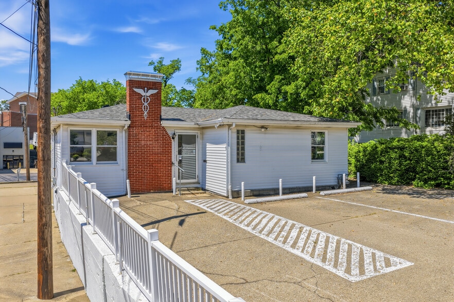 Primary Photo Of 10 Youell St, Florence Medical For Sale