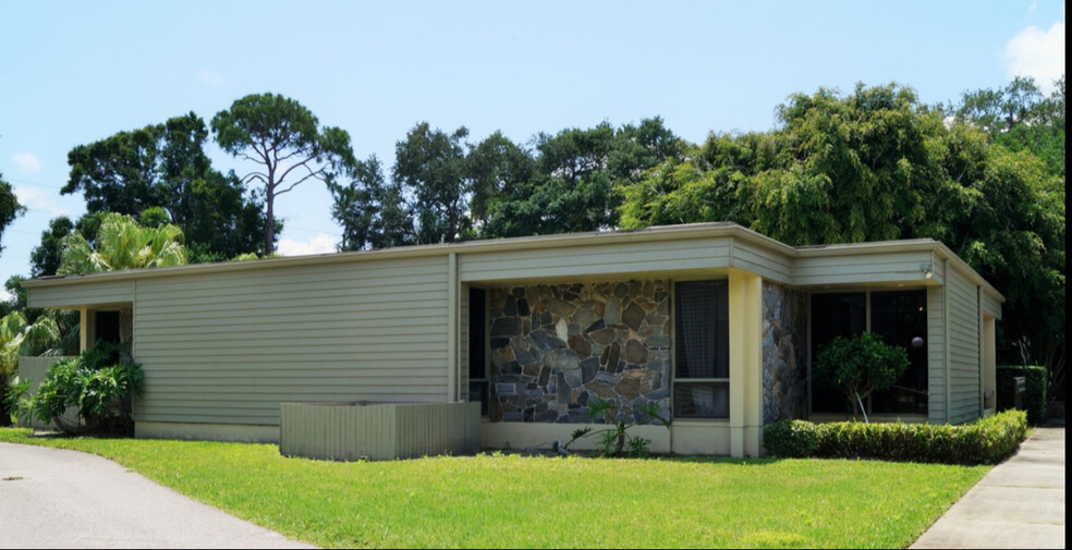 Primary Photo Of 1960 Bayshore Blvd, Dunedin Medical For Sale