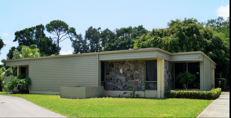 More Photos Of 1960 Bayshore Blvd, Dunedin Medical For Sale