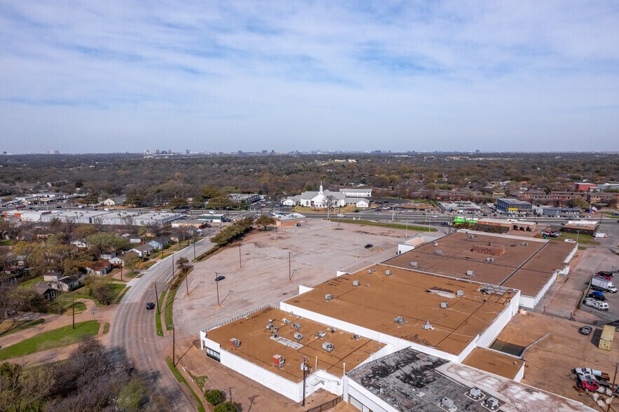 More Photos Of 10710-10724 Garland Rd, Dallas Supermarket For Lease