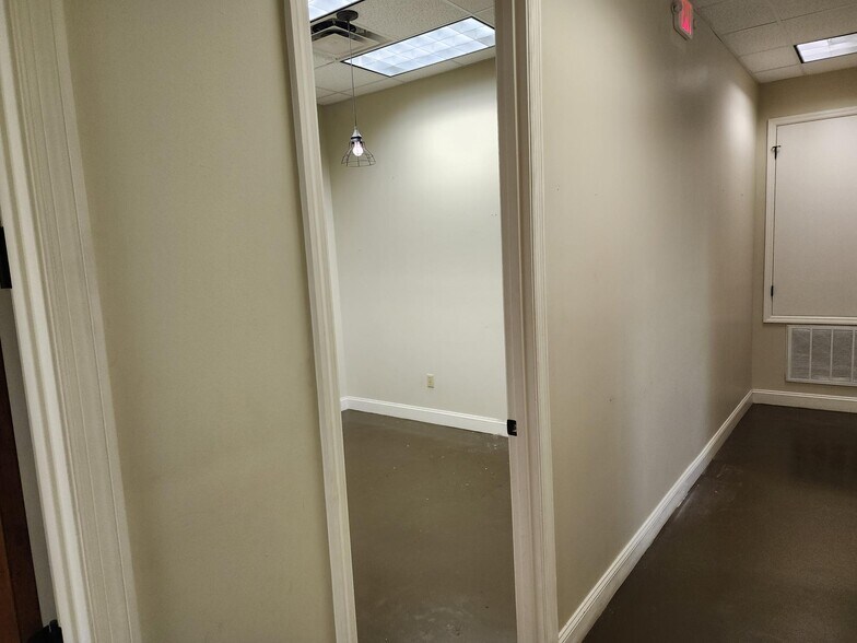 More Photos Of 301 S Collins St, Plant City General Retail For Sale