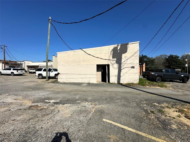 More Photos Of 120 S Charlton St, Woodville Office For Sale