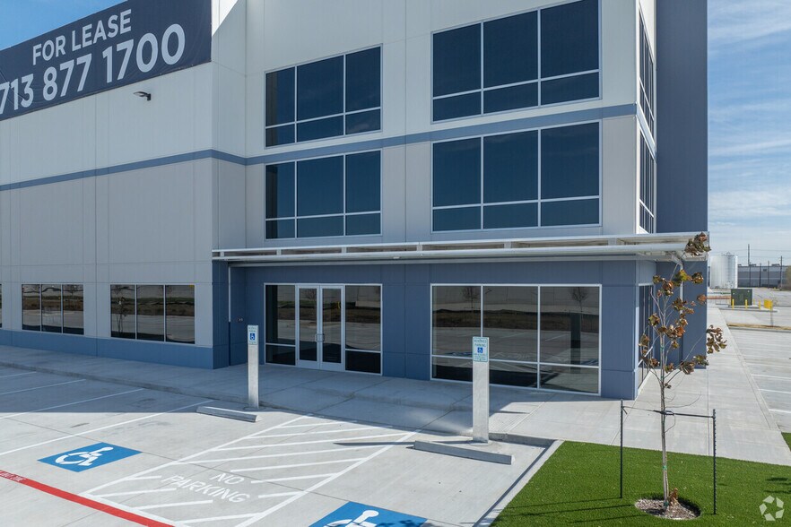 More Photos Of 3005 Highway 225, Pasadena Unknown For Lease