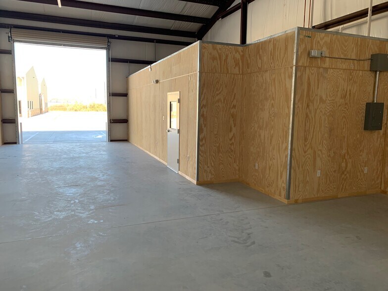 More Photos Of 9210 Highway 36, Needville Showroom For Lease