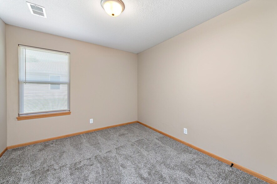 More Photos Of 4880-5015 Queen Ridge Ave, Kansas City Apartments For Sale