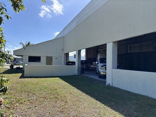 More Photos Of 761 Wesley Ave, Tarpon Springs Manufacturing For Sale