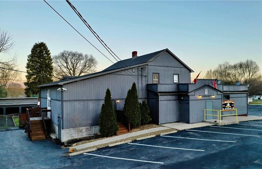 Primary Photo Of 1111 Niles Cortland Rd NE, Warren Bar For Sale