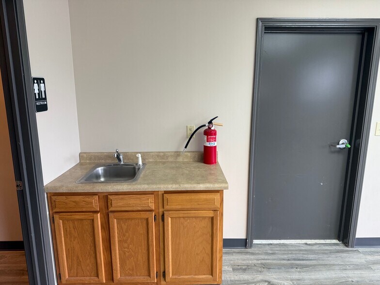 More Photos Of 950 S Marr Rd, Columbus Warehouse For Lease