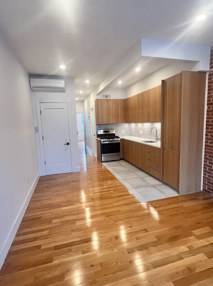 More Photos Of 98 Greenpoint Ave, Brooklyn Apartments For Sale