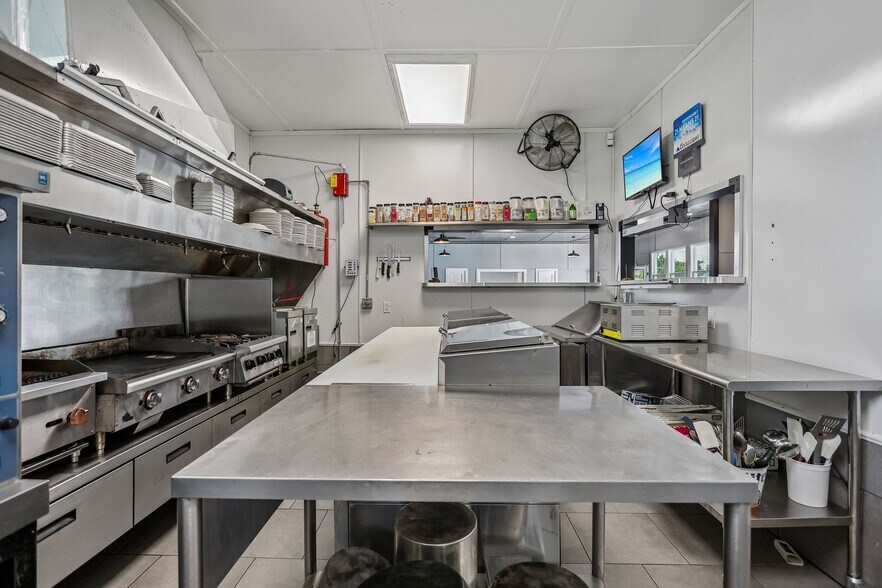 More Photos Of 206 W Spruce St, Gillespie Religious Facility For Sale