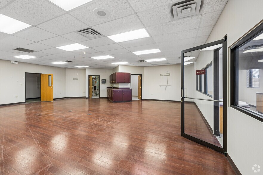 More Photos Of 230 N Midwest Blvd, Oklahoma City Medical For Sale