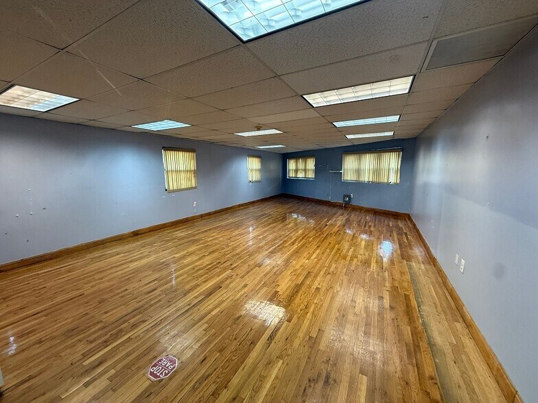 More Photos Of 283 E Burnside Ave, Bronx Storefront Retail Office For Sale