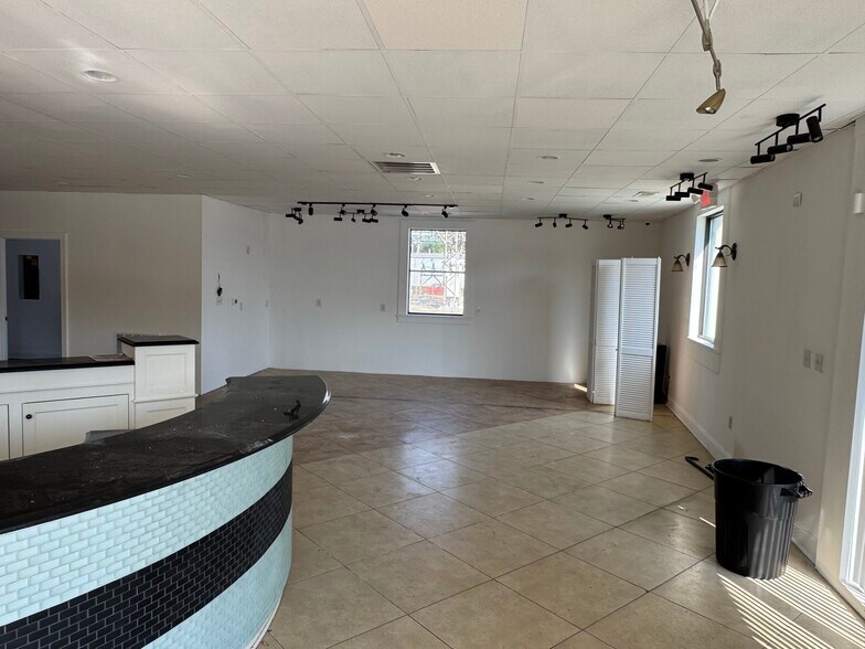 More Photos Of 535 Northern Ave, Hagerstown Showroom For Lease