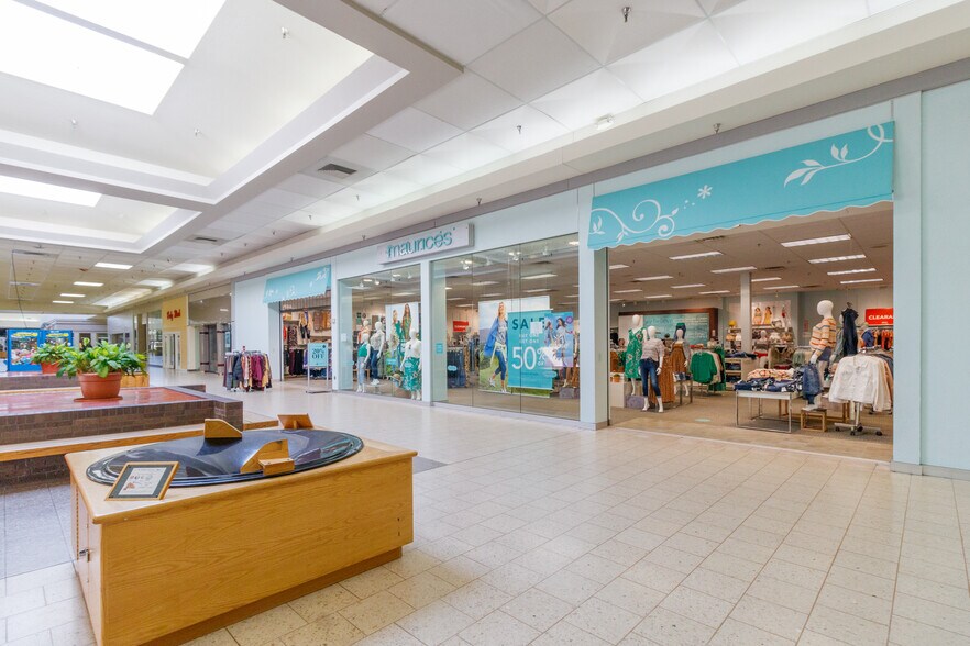 More Photos Of 550 S Gear Ave, West Burlington Storefront For Sale